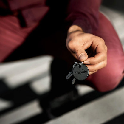 Chipolo ONE Spot - Key Finder, Bluetooth Tracker for Keys, Bag - Works with The Apple Find My app (only for iOS) (Almost Black)