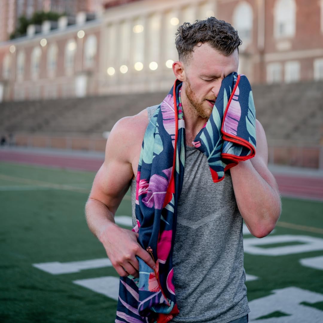 Sprints Athletic Running Towel, Full-Sized, Car Seat Cover - Moisture Wicking (Flamingos)