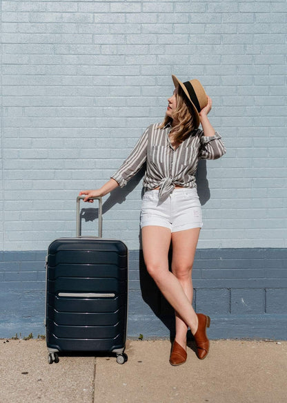 Samsonite Freeform 24-Inch Medium Luggage with Dual 360° Spinner Wheels - Checked Suitcase - TSA Lock, Airline-Approved - Lightweight Durable Polypropylene Expandable Hardshell - Navy