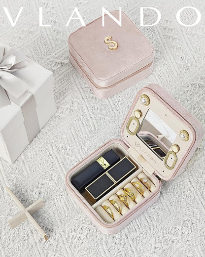 Vlando Mom Gifts for Women, Travel Jewelry Case for Mother Gifts, Travel Gifts from Daughters, Travel Essentials Small Jewelry Box - Letter T, Pink
