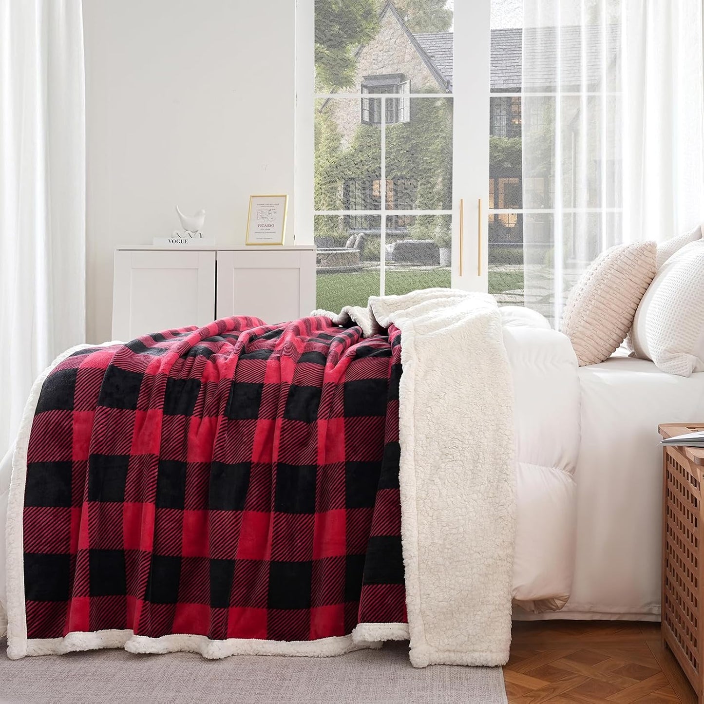PU MEI Sherpa Fleece Throw Blanket 60" x 80" Reversible Plush Fluffy Large Big Blanket Lattice Flannel Blankets for All Season Use, Red and Black