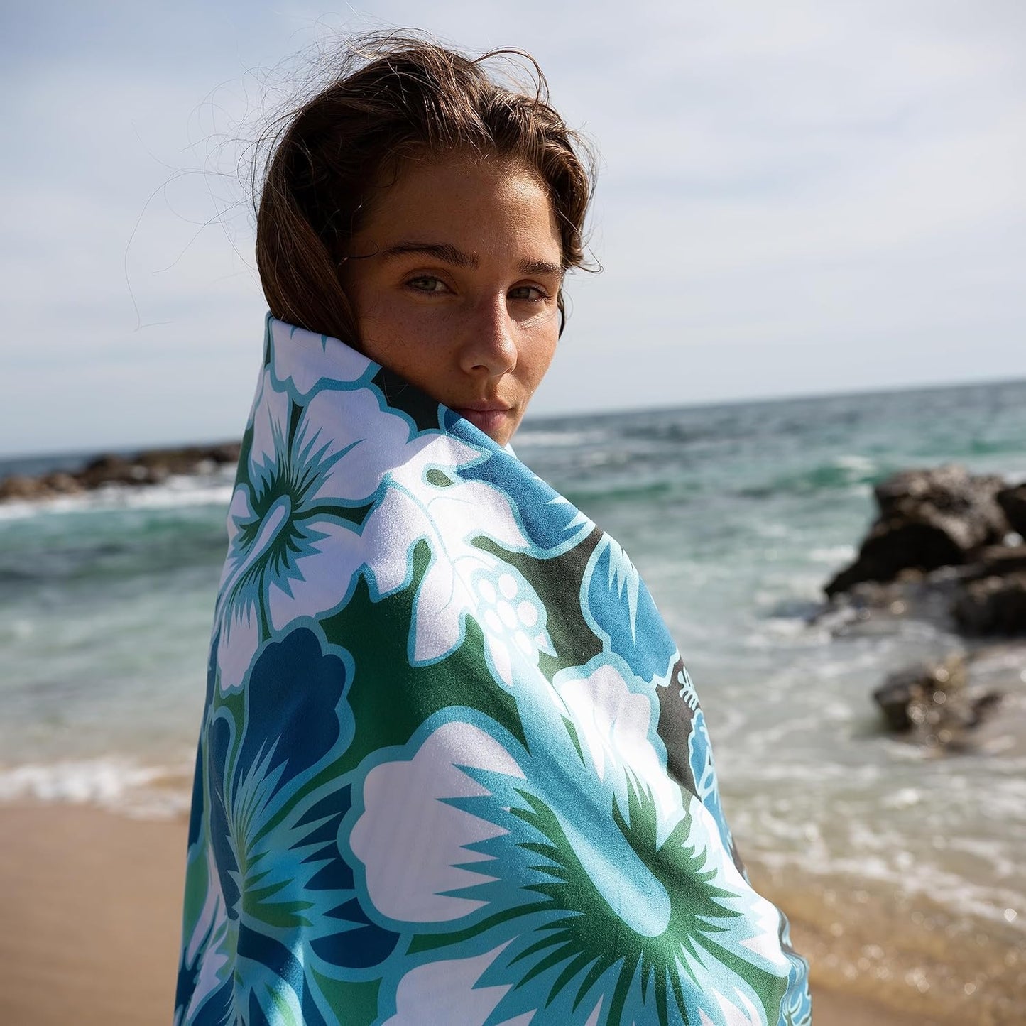 Elite Trend Quick Dry Towel Large 63x31 Inch - Microfiber Beach Towel - Perfect for Beach, Travel, Swimming, Pool, Yoga, Hiking, Camping - Lightweight, Fast Drying, Compact for Adults (Hibi)