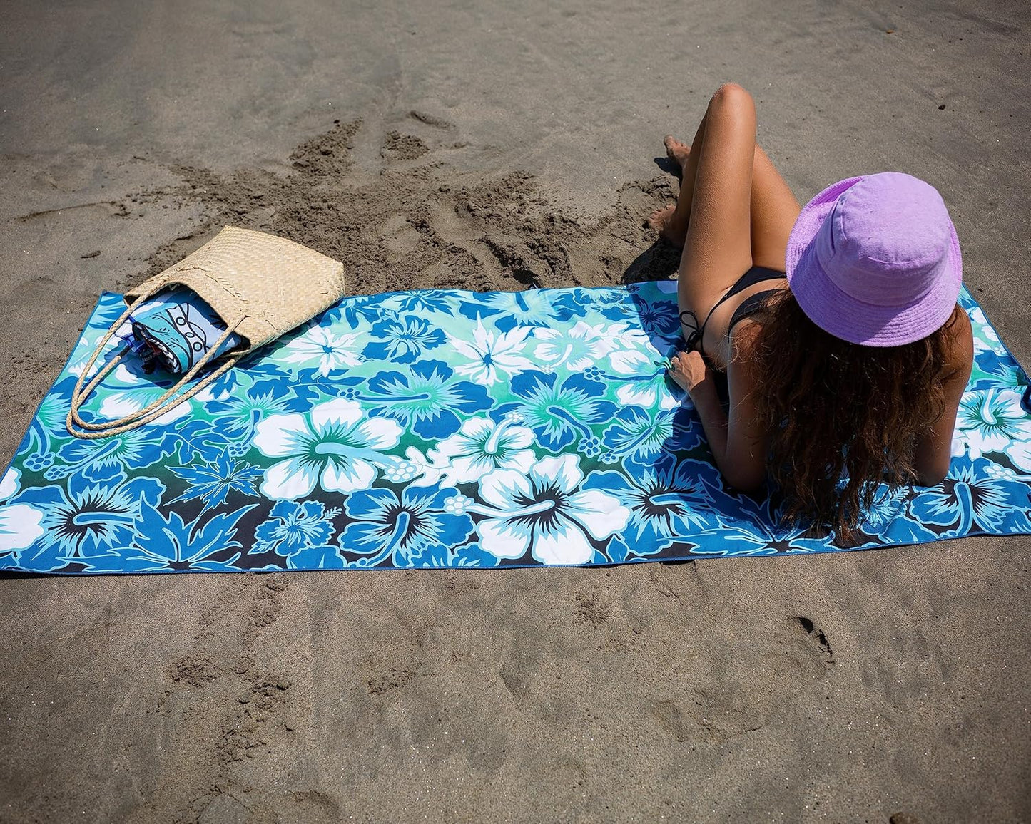 Elite Trend Quick Dry Towel Large 63x31 Inch - Microfiber Beach Towel - Perfect for Beach, Travel, Swimming, Pool, Yoga, Hiking, Camping - Lightweight, Fast Drying, Compact for Adults (Hibi)